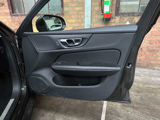 Volvo v60 2.0 t4 moment.pro 188pk 2019, zp-740-l - afbeelding 30 van  48