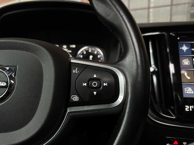 Volvo v60 2.0 t4 momentum proline 188pk 2019 (original-nl), zp-740-l - afbeelding 16 van  48