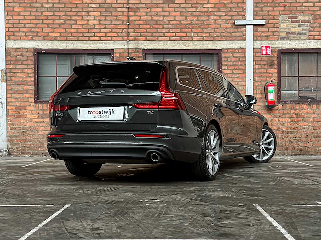 Volvo v60 2.0 t4 momentum proline 188pk 2019 (original-nl), zp-740-l - afbeelding 1 van  18