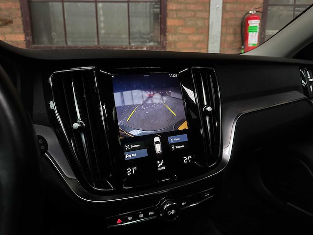 Volvo v60 2.0 t4 momentum proline 188pk 2019 (original-nl), zp-740-l - afbeelding 3 van  18
