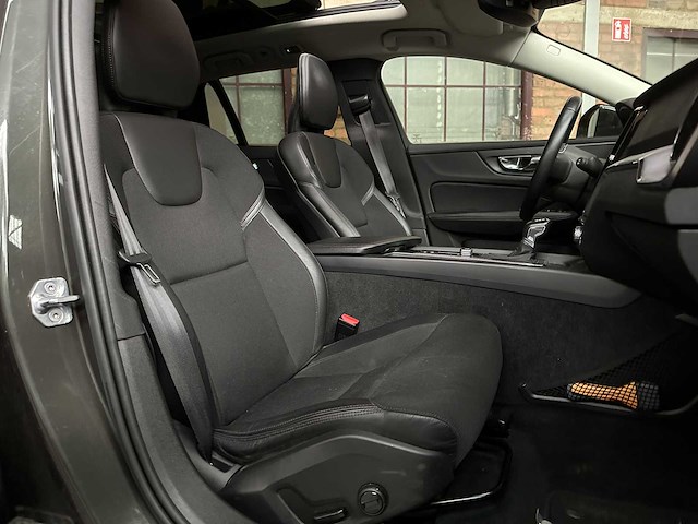 Volvo v60 2.0 t4 momentum proline 188pk 2019 (original-nl), zp-740-l - afbeelding 11 van  18