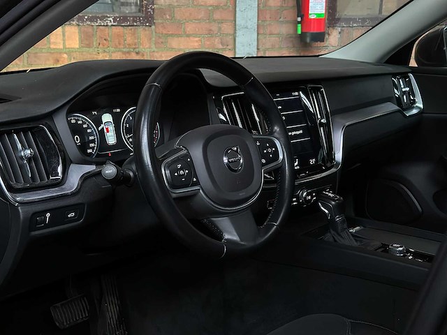 Volvo v60 2.0 t4 momentum proline 188pk 2019 (original-nl), zp-740-l - afbeelding 14 van  33