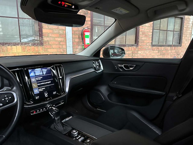 Volvo v60 2.0 t4 momentum proline 188pk 2019 (original-nl), zp-740-l - afbeelding 15 van  33
