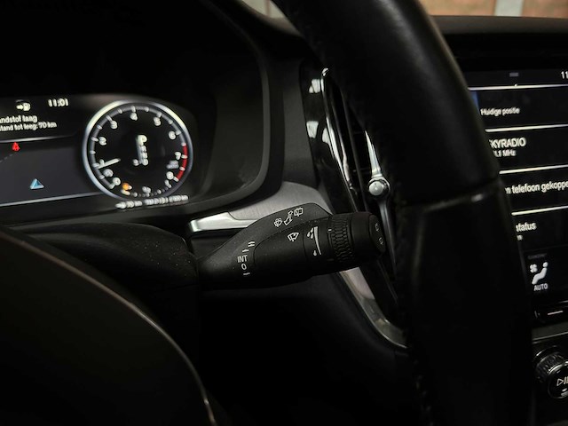 Volvo v60 2.0 t4 momentum proline 188pk 2019 (original-nl), zp-740-l - afbeelding 19 van  33