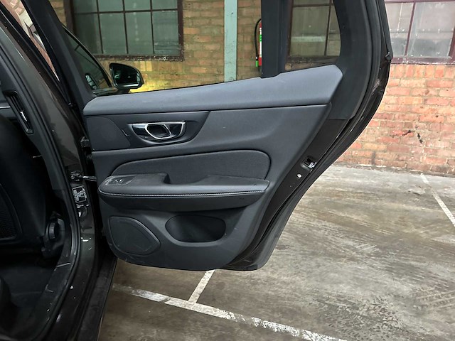 Volvo v60 2.0 t4 momentum proline 188pk 2019 (original-nl), zp-740-l - afbeelding 12 van  22