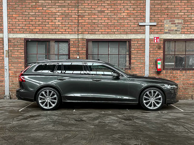 Volvo v60 2.0 t4 momentum proline 188pk 2019 (original-nl), zp-740-l - afbeelding 2 van  49