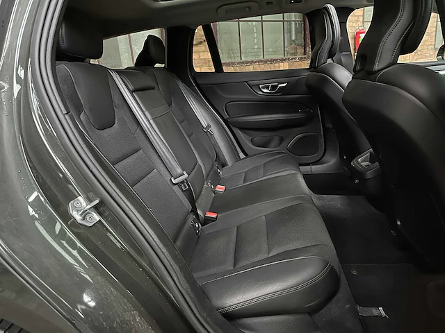 Volvo v60 2.0 t4 momentum proline 188pk 2019 (original-nl), zp-740-l - afbeelding 36 van  49