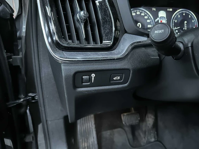 Volvo v60 2.0 t4 momentum proline 188pk 2019 (original-nl), zp-740-l - afbeelding 13 van  49