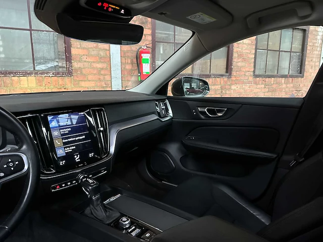 Volvo v60 2.0 t4 momentum proline 188pk 2019 (original-nl), zp-740-l - afbeelding 11 van  45