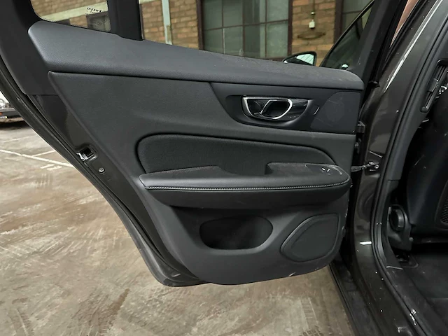 Volvo v60 2.0 t4 momentum proline 188pk 2019 (original-nl), zp-740-l - afbeelding 23 van  45