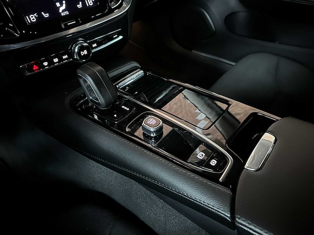 Volvo v60 2.0 t6 recharge awd inscription expression 253pk 2021 (origineel-nl + 1e eigenaar), n-828-hz - afbeelding 21 van  45