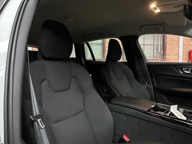 Volvo v60 2.0 t6 recharge awd inscription expression 253pk 2021 (origineel-nl + 1e eigenaar), n-828-hz - afbeelding 40 van  45
