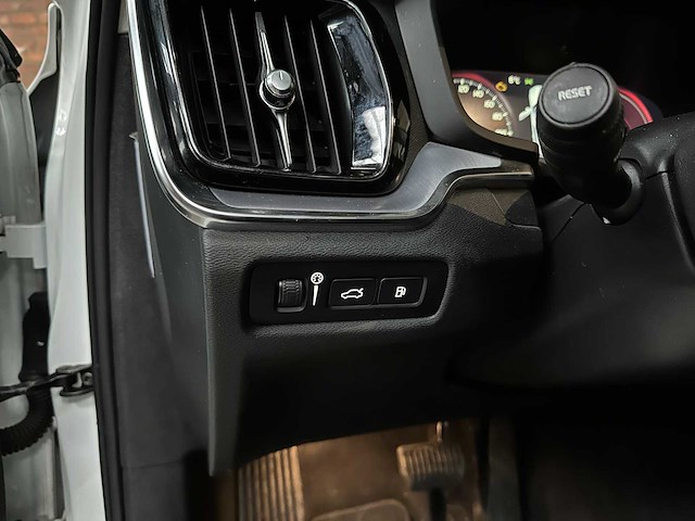 Volvo v60 2.0 t6 recharge awd inscription expression 253pk 2021 (origineel-nl + 1e eigenaar), n-828-hz - afbeelding 13 van  45