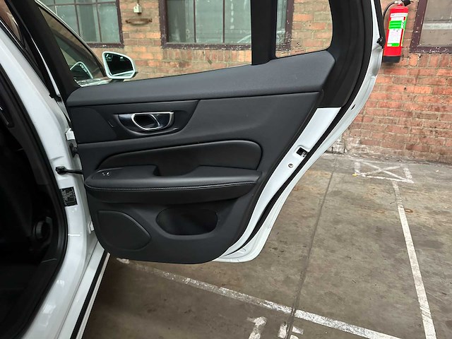 Volvo v60 2.0 t6 recharge awd inscription expression 253pk 2021 (origineel-nl + 1e eigenaar), n-828-hz - afbeelding 28 van  45