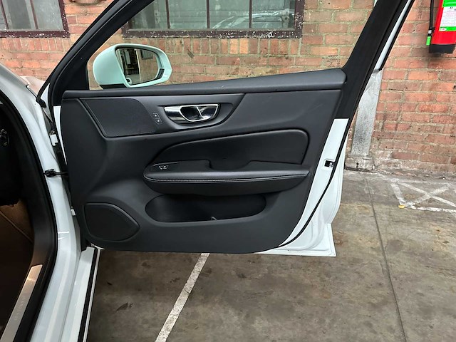 Volvo v60 2.0 t6 recharge awd inscription expression 253pk 2021 (origineel-nl + 1e eigenaar), n-828-hz - afbeelding 29 van  45