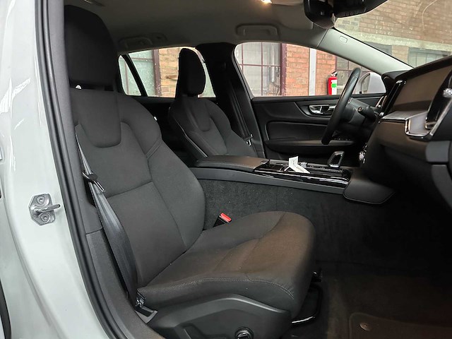 Volvo v60 2.0 t6 recharge awd inscription expression 253pk 2021 (origineel-nl + 1e eigenaar), n-828-hz - afbeelding 37 van  45
