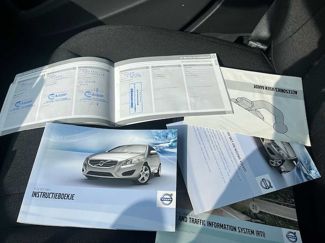Volvo v60 2.0t kinetic, 39-pns-1 - afbeelding 13 van  22