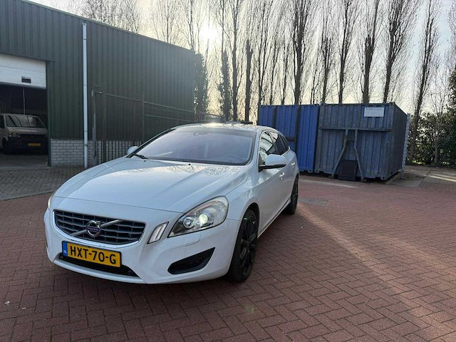 Volvo v60 2.0t kinetic automaat, hxt-70-g - afbeelding 1 van  9