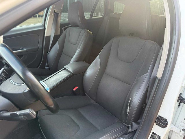 Volvo v60 2.0t kinetic automaat, hxt-70-g - afbeelding 7 van  9