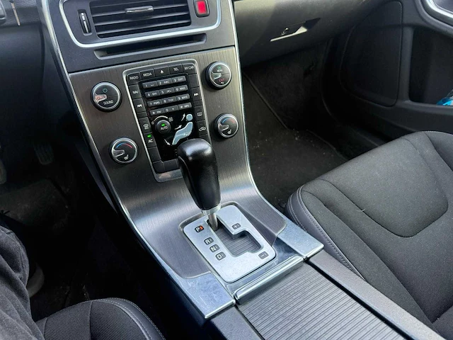 Volvo v60 2.0t kinetic automaat, hxt-70-g - afbeelding 8 van  9