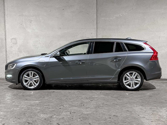 Volvo v60 2.4 d5 twin engine special edition 163pk 2015, nh-759-l - afbeelding 34 van  40