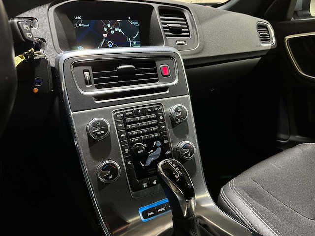 Volvo v60 2.4 d5 twin engine special edition 163pk 2015, nh-759-l - afbeelding 16 van  40