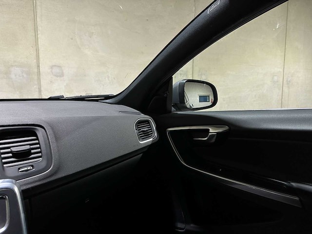 Volvo v60 2.4 d5 twin engine special edition 163pk 2015, nh-759-l - afbeelding 37 van  40