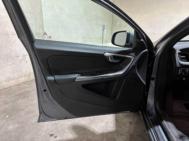 Volvo v60 2.4 d5 twin engine special edition 163pk 2015, nh-759-l - afbeelding 38 van  40