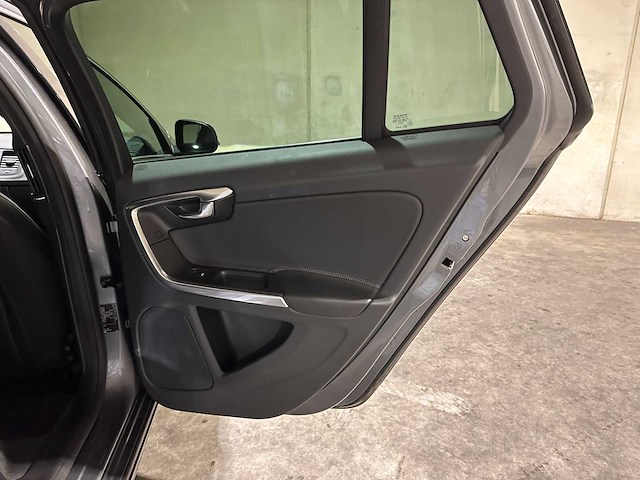 Volvo v60 2.4 d5 twin engine special edition 163pk 2015, nh-759-l - afbeelding 21 van  40
