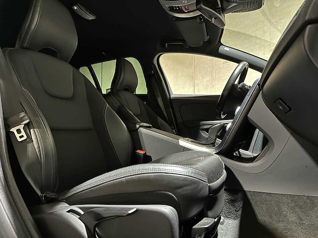 Volvo v60 2.4 d5 twin engine special edition 163pk 2015, nh-759-l - afbeelding 23 van  40