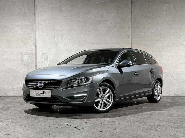 Volvo v60 2.4 d5 twin engine special edition 163pk 2015, nh-759-l - afbeelding 1 van  40