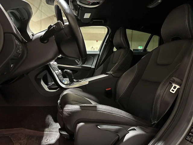 Volvo v60 2.4 d5 twin engine special edition 163pk 2015, nh-759-l - afbeelding 24 van  40