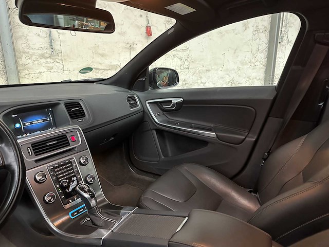 Volvo v60 2.4 d6 awd pl.i sum. 215pk 2014, 3-tld-47 - afbeelding 10 van  43