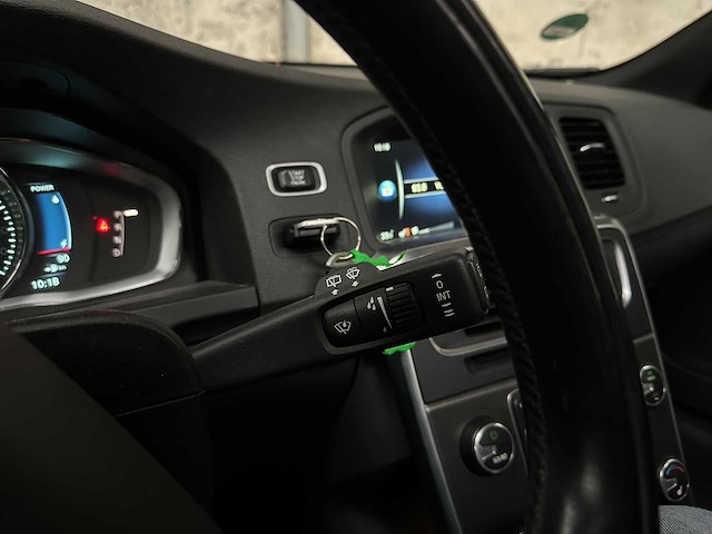 Volvo v60 2.4 d6 awd pl.i sum. 215pk 2014, 3-tld-47 - afbeelding 17 van  43