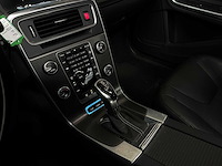 Volvo v60 2.4 d6 awd pl.i sum. 215pk 2014, 3-tld-47 - afbeelding 19 van  43