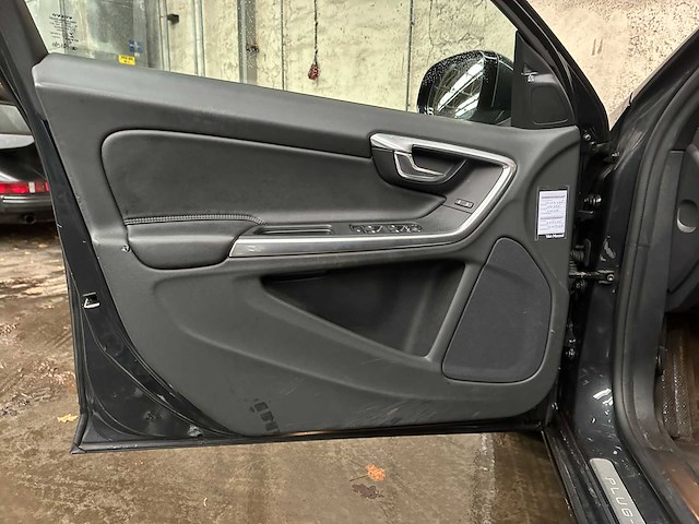 Volvo v60 2.4 d6 awd pl.i sum. 215pk 2014, 3-tld-47 - afbeelding 24 van  43