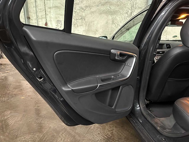 Volvo v60 2.4 d6 awd pl.i sum. 215pk 2014, 3-tld-47 - afbeelding 26 van  43