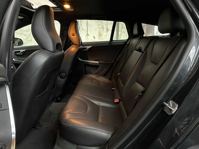 Volvo v60 2.4 d6 awd pl.i sum. 215pk 2014, 3-tld-47 - afbeelding 27 van  43