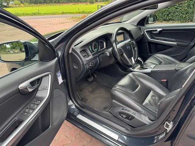 Volvo v60 2.4 d6 awd pl.i sum. 8-sjr-47 - afbeelding 3 van  29
