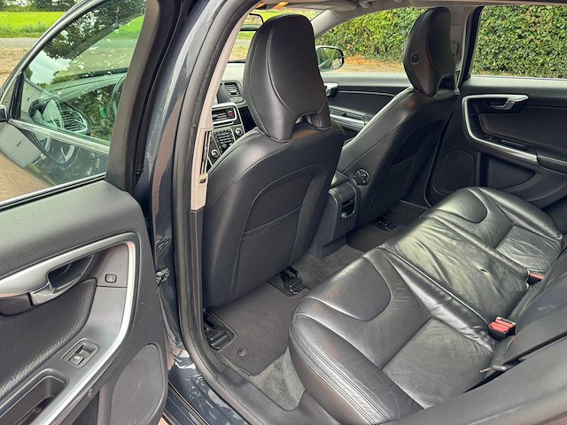 Volvo v60 2.4 d6 awd pl.i sum. 8-sjr-47 - afbeelding 4 van  29
