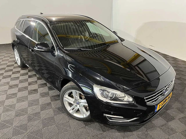 Volvo v60 2.4 d6 awd pl.i summum, 1-svv-54 - afbeelding 3 van  19