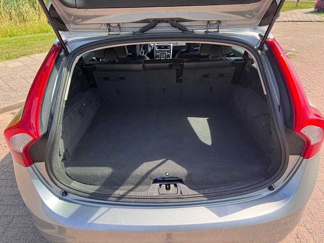 Volvo v60 2.4 d6 awd plug-in hybrid pure limited, 8-kpt-01 - afbeelding 8 van  19