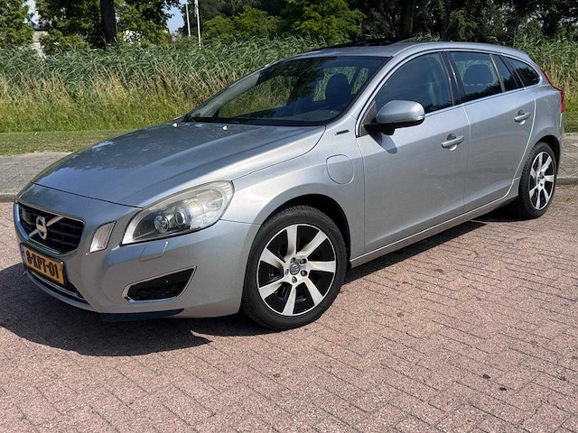 Volvo v60 2.4 d6 awd plug-in hybrid pure limited, 8-kpt-01 - afbeelding 1 van  19