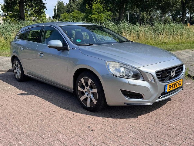 Volvo v60 2.4 d6 awd plug-in hybrid pure limited, 8-kpt-01 - afbeelding 13 van  19