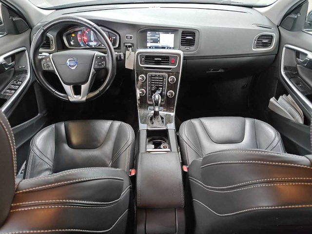 Volvo v60 2.4 d6 awd plug-in hybrid r-design, nn-390-l - afbeelding 1 van  6