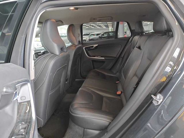 Volvo v60 2.4 d6 awd plug-in hybrid r-design, nn-390-l - afbeelding 2 van  6