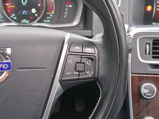 Volvo v60 2.4 d6 awd plug-in hybrid summum | 1-thh-04 - afbeelding 17 van  37