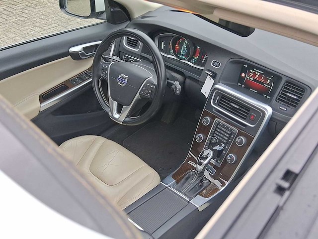 Volvo v60 2.4 d6 awd plug-in hybrid summum | 1-thh-04 - afbeelding 27 van  37