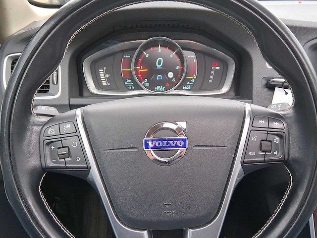 Volvo v60 2.4 d6 awd plug-in hybrid summum | 1-thh-04 - afbeelding 32 van  37