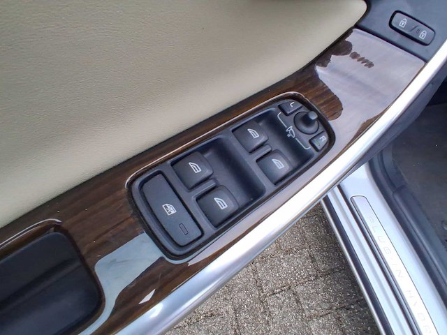 Volvo v60 2.4 d6 awd plug-in hybrid summum | 1-thh-04 - afbeelding 6 van  18